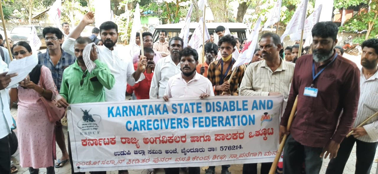 ಎಂಡೋಸಲ್ಪಾನ್ ಪೀಡಿತರ ಪುನರ್ವಸತಿ ಕೇಂದ್ರ ಸ್ಥಾಪನೆಗೆ ಆಗ್ರಹಿಸಿ ಧರಣಿ