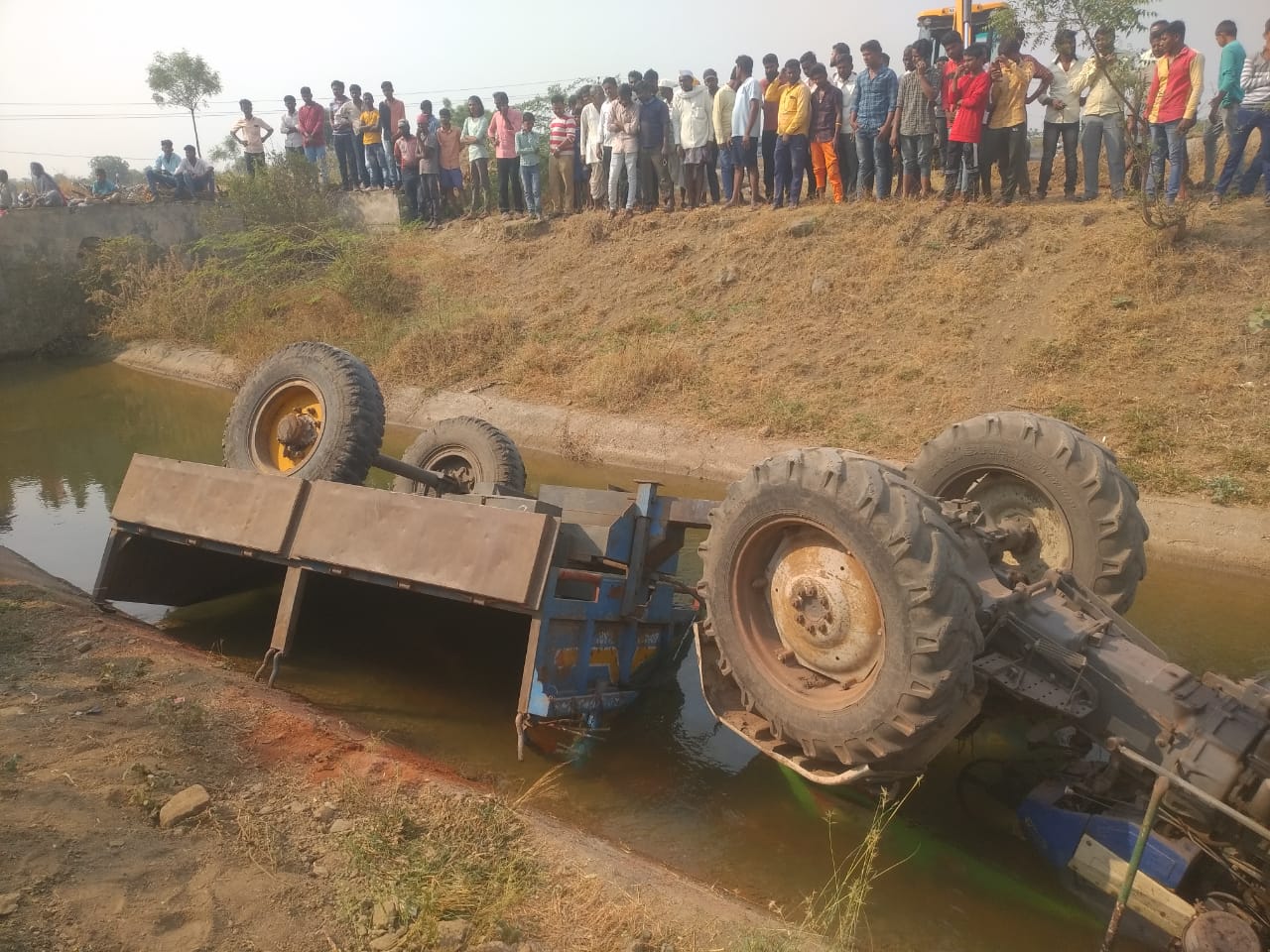 ಕಲಬುರಗಿ: ಟ್ರ್ಯಾಕ್ಟರ್ ಪಲ್ಟಿ; ಸ್ಥಳದಲ್ಲೇ ಮಹಿಳೆ ಮೃತ್ಯು