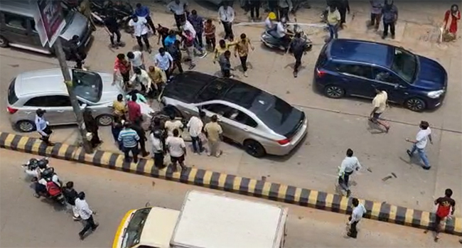 ಮಂಗಳೂರು: ದ್ವಿಚಕ್ರ ವಾಹನದಲ್ಲಿ ಹೋಗುತ್ತಿದ್ದ ಮಹಿಳೆಗೆ ಕಾರು ಢಿಕ್ಕಿ