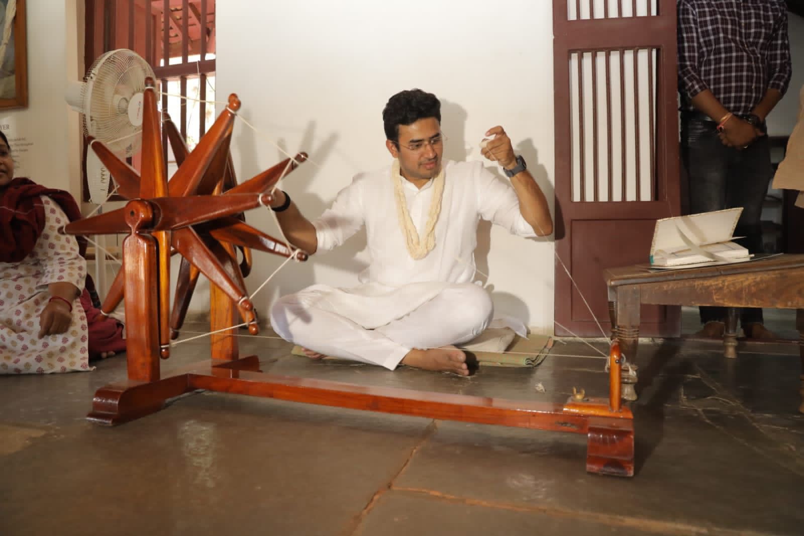 ಗಾಂಧಿ ಚರಕ ಹಿಡಿಯಬೇಡಿ, ಗೋಡ್ಸೆಯ ತುಪಾಕಿ ಹಿಡಿಯಿರಿ: ಚರಕದ ಮುಂದೆ ಕೂತ ತೇಜಸ್ವಿ ಸೂರ್ಯಗೆ ನೆಟ್ಟಿಗರ ಪ್ರತಿಕ್ರಿಯೆ