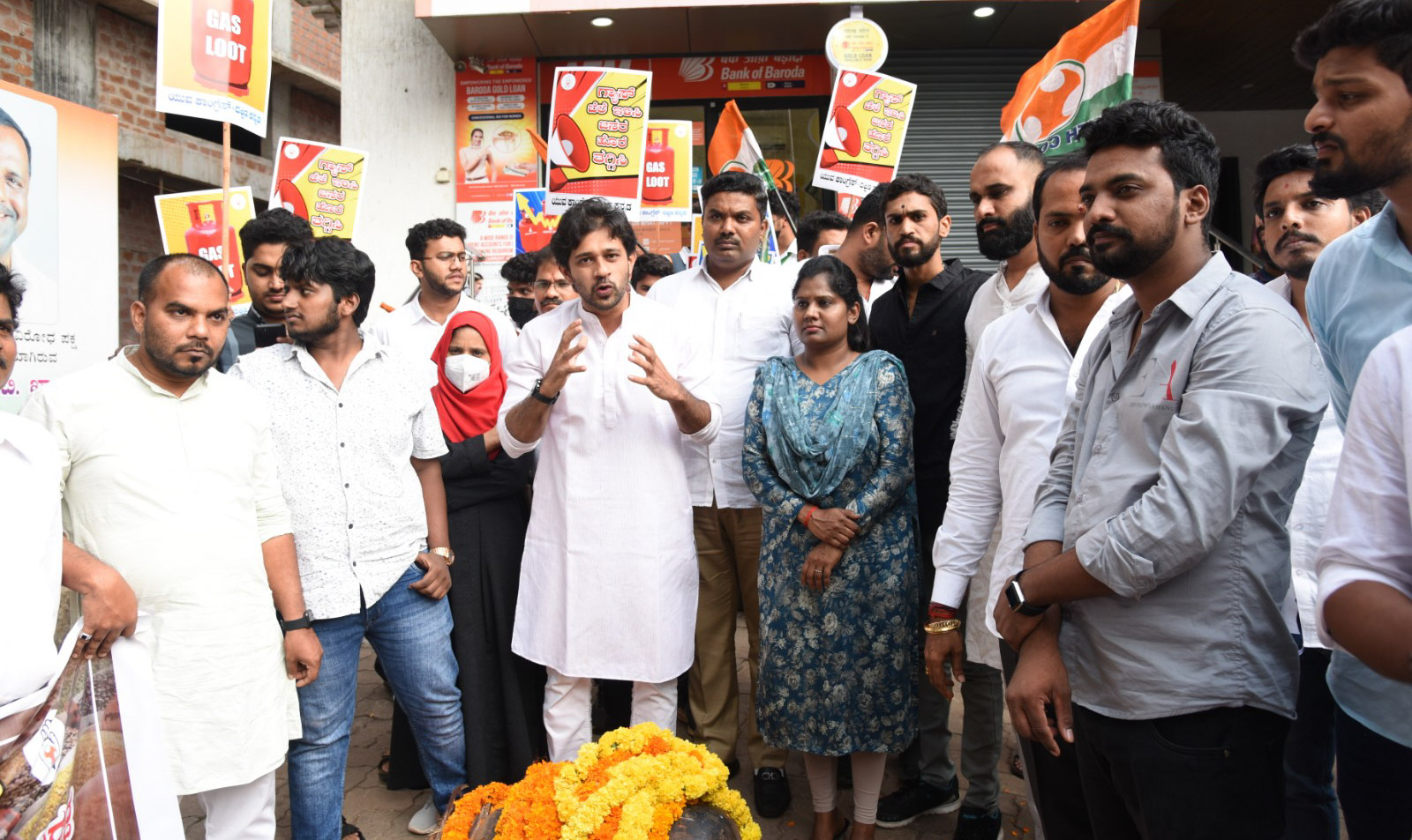 ಪೆಟ್ರೋಲ್, ಡೀಸೆಲ್, ಅಗತ್ಯ ವಸ್ತುಗಳ ಬೆಲೆ ಏರಿಕೆ ವಿರುದ್ಧ ಯುವ ಕಾಂಗ್ರೆಸ್ ಪ್ರತಿಭಟನೆ