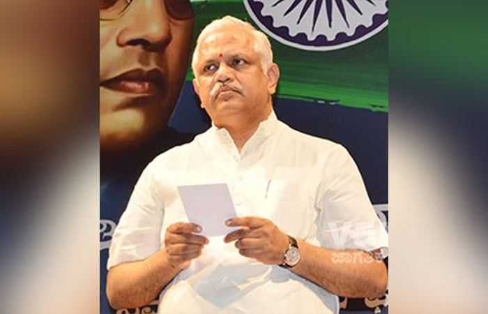 ಟಿಕೆಟ್‍ಗಾಗಿ ಸೆರಗು, ಪಂಚೆ ಹಿಡಿದುಕೊಂಡು ಬರಬೇಡಿ: ಬಿಜೆಪಿ ನಾಯಕರಿಗೆ ಬಿ.ಎಲ್.ಸಂತೋಷ್ ಎಚ್ಚರಿಕೆ
