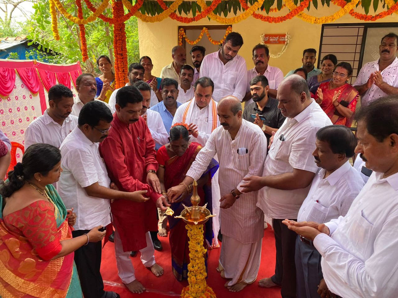 ಕೊರಗ ಕುಟುಂಬಕ್ಕೆ ದೀನ ದಯಾಳ್ ನಿವಾಸ ಹಸ್ತಾಂತರ