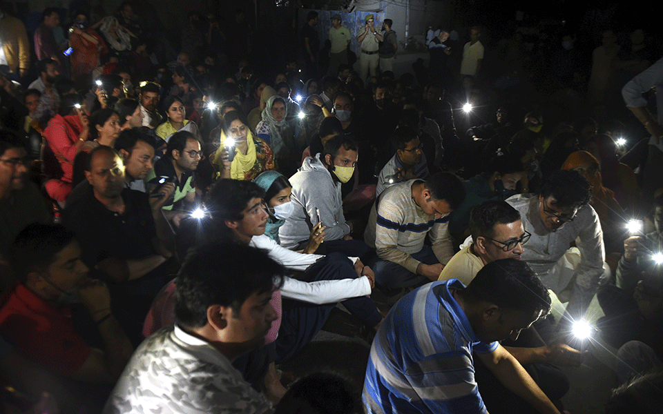 ಕಾಶ್ಮೀರಿ ಪಂಡಿತನ ಹತ್ಯೆ ಖಂಡಿಸಿ ಬುದ್ಗಾಮ್‌ನಲ್ಲಿ ಪ್ರತಿಭಟನೆ :ಪೊಲೀಸರಿಂದ ಲಾಠಿಚಾರ್ಜ್, ಅಶ್ರುವಾಯು