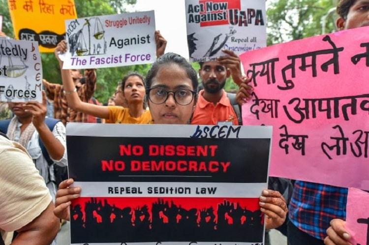 ದೇಶದ್ರೋಹ ಕಾನೂನು: ಸರ್ವೋಚ್ಚ ನ್ಯಾಯಾಲಯದ ಆದೇಶದ ಬಗ್ಗೆ ತಜ್ಞರೇಕೆ ಎಚ್ಚರಿಕೆ ನೀಡುತ್ತಿದ್ದಾರೆ?