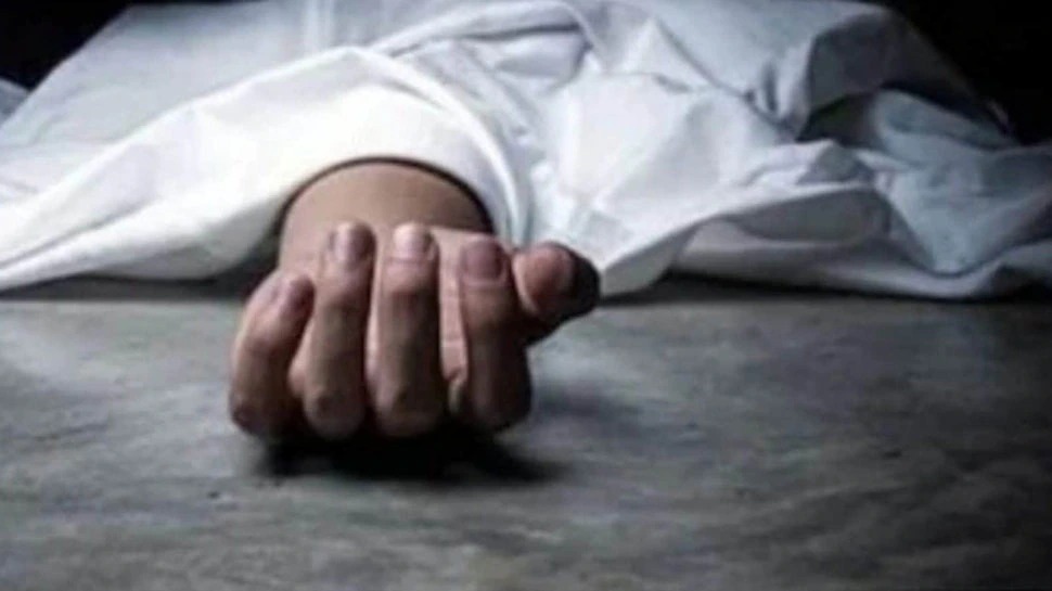 ವಾಮಾಚಾರದ ಶಂಕೆ:ಮಾವನ ಶಿರಚ್ಛೇದಗೈದು ರುಂಡ ಮತ್ತು ಕೊಡಲಿಯೊಂದಿಗೆ ಬೀದಿಗಿಳಿದ ಆರೋಪಿ