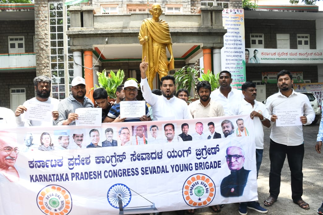 ಬೆಂಗಳೂರು | ಬಿಬಿಎಂಪಿ ಚುನಾವಣೆಗೆ ಬ್ಯಾಲೆಟ್ ಪೇಪರ್ ಬಳಕೆಗೆ ಆಗ್ರಹಿಸಿ ಕಾಂಗ್ರೆಸ್ ಧರಣಿ