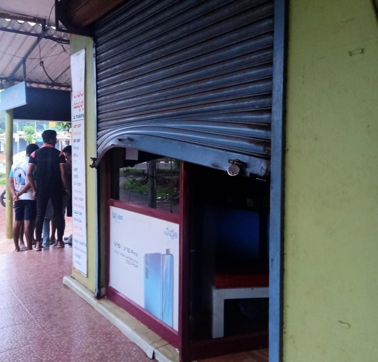 ಮೊಬೈಲ್ ಶಾಪ್‌ಗೆ ಕನ್ನ, ಚಿನ್ನದ ಅಂಗಡಿ ಕಳವು ಯತ್ನ