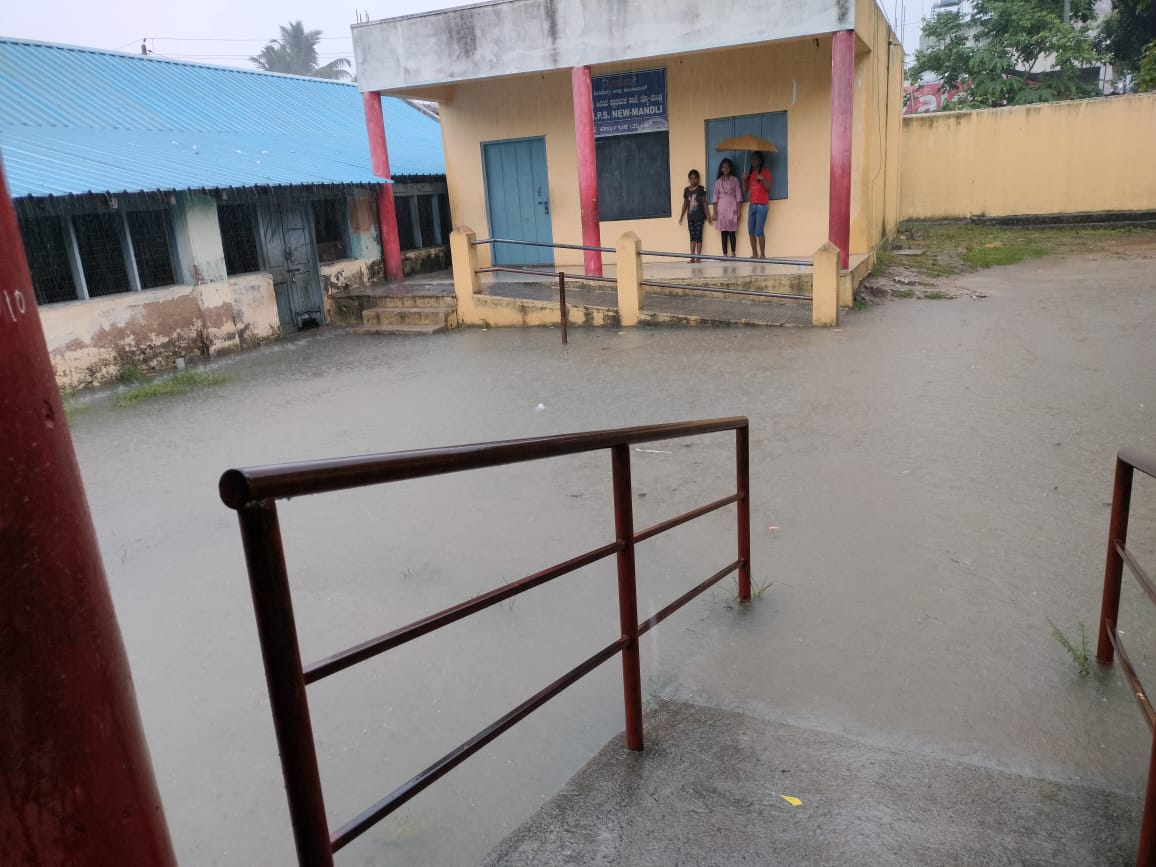 ಶಿವಮೊಗ್ಗ | ಮಳೆಯಬ್ಬರಕ್ಕೆ ಜನತೆ ತತ್ತರ: ರಸ್ತೆಗಳು ಜಲಾವೃತ, ಕೃಷಿಗೆ ಹಾನಿ