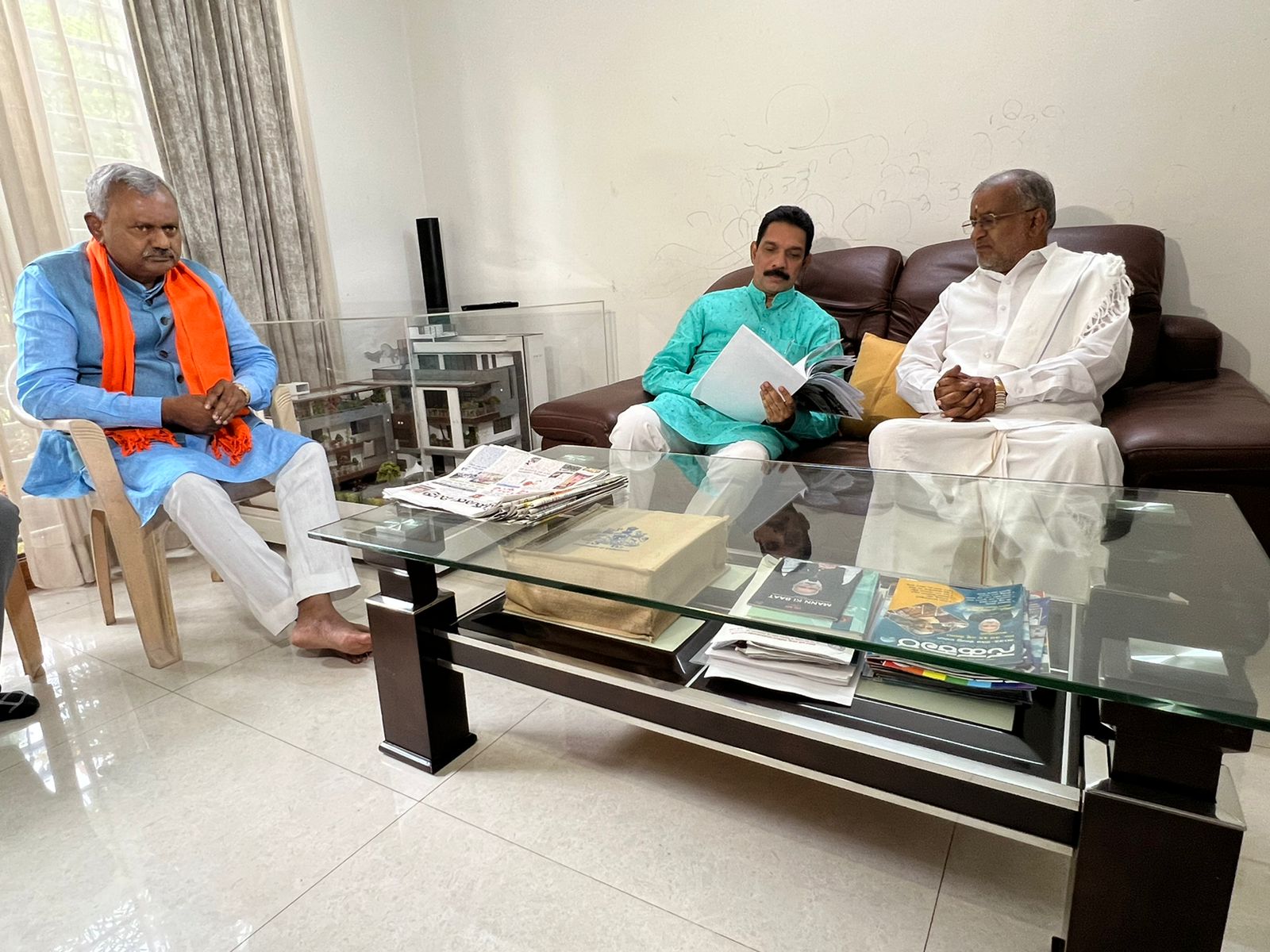 ಜಿ.ಟಿ.ದೇವೇಗೌಡರ ನಿವಾಸಕ್ಕೆ ಬಿಜೆಪಿ ರಾಜ್ಯಾಧ್ಯಕ್ಷ ನಳಿನ್, ಸಚಿವ ಸೋಮಶೇಖರ್ ಭೇಟಿ