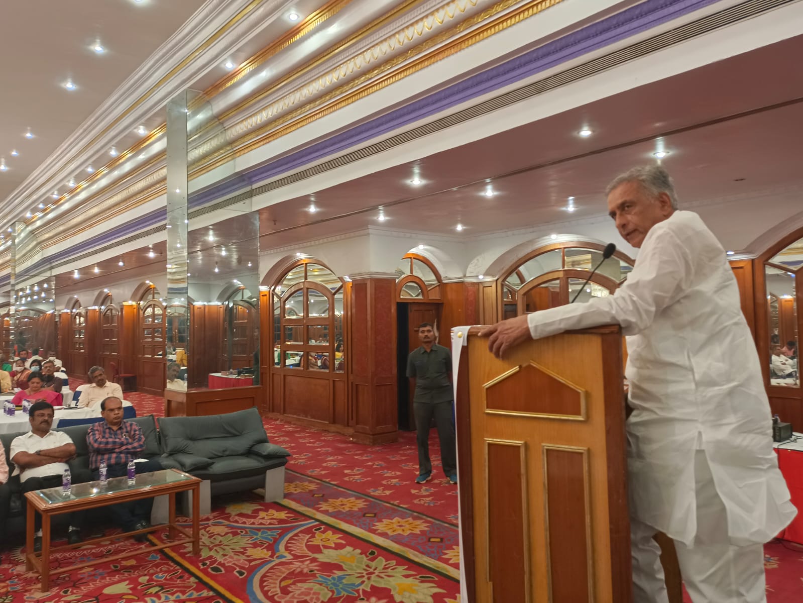 ಜೇನು ಕೃಷಿಗೆ ಅನುದಾನ ನೀಡಿ: ಬಸವರಾಜ್ ಎಸ್. ಹೊರಟ್ಟಿ