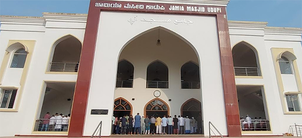 ಕುಮುಟಾದಲ್ಲಿ ಚಂದ್ರದರ್ಶನದ ಹಿನ್ನೆಲೆ; ಉಡುಪಿಯ ಕೆಲವೆಡೆ ಈದುಲ್ ಫಿತ್ರ್ ಆಚರಣೆ