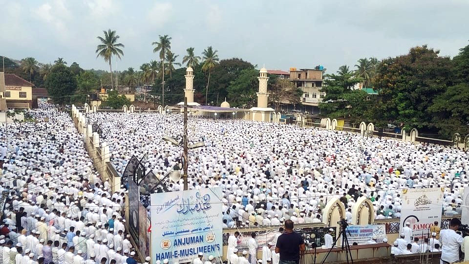 ಭಟ್ಕಳ: ಸಂಭ್ರಮದ ಈದ್ ಆಚರಣೆ