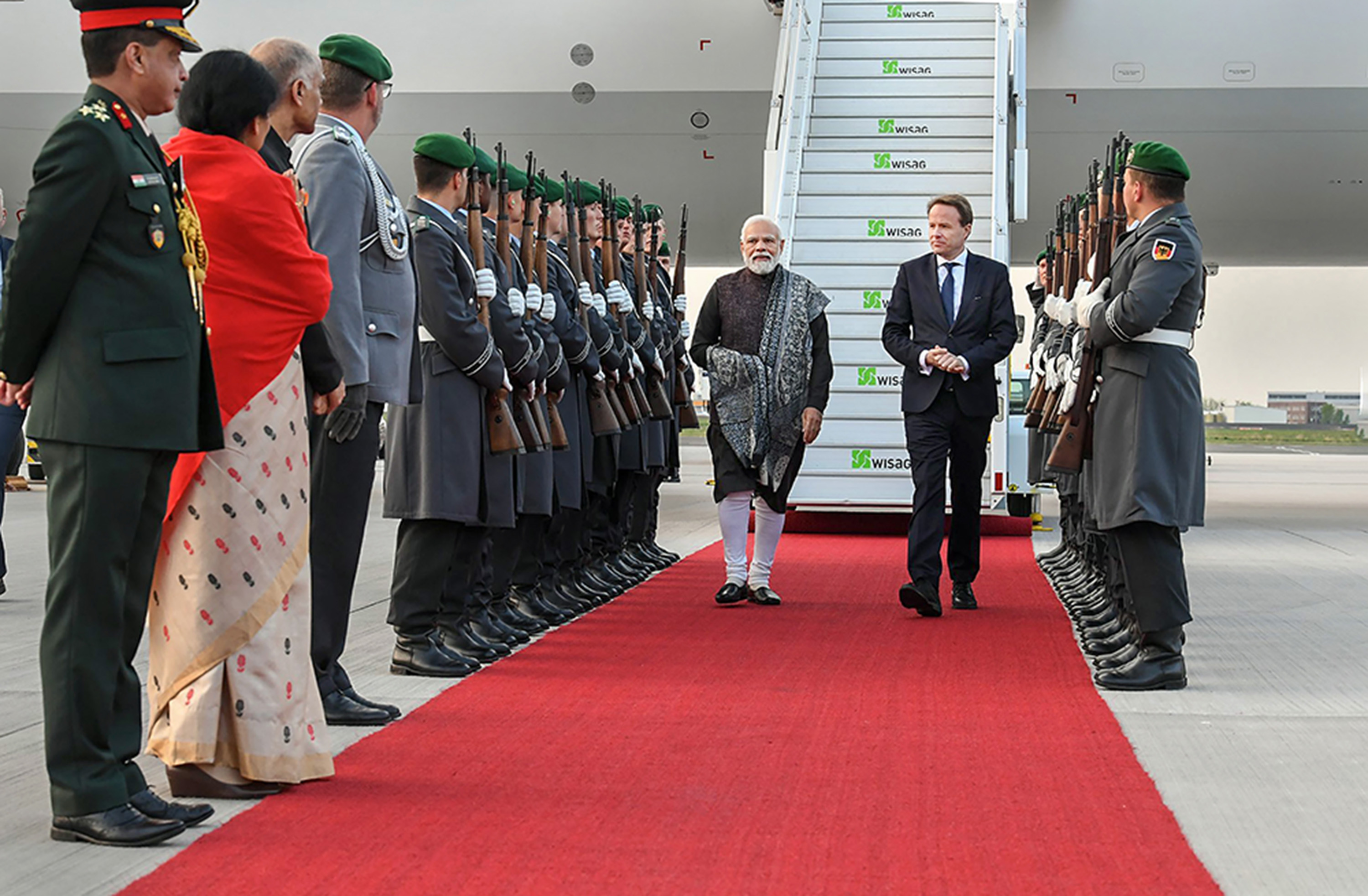 ಜರ್ಮನ್ ಗೆ ಆಗಮಿಸಿದ ಪ್ರಧಾನಿ ಮೋದಿ: ಛಾನ್ಸಲರ್ ಒಲಾಫ್ ಶ್ಹೋಲ್ಟ್ಸ್ ಜತೆ ದ್ವಿಪಕ್ಷೀಯ ಮಾತುಕತೆ