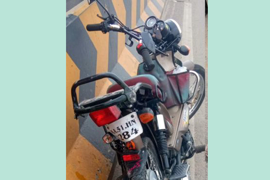 ಬೆಂಗಳೂರು | ದ್ವಿಚಕ್ರ ವಾಹನಕ್ಕೆ ಕಾರು ಢಿಕ್ಕಿ: ಫ್ಲೈಓವರ್ ನಿಂದ ಬಿದ್ದು ವ್ಯಕ್ತಿ ಮೃತ್ಯು, ಬಾಲಕ ಗಂಭೀರ