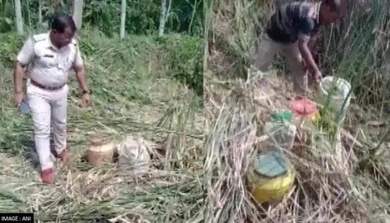 ಪಶ್ಚಿಮ ಬಂಗಾಳ: ಸಿಎಂ ಸೂಚನೆ ಮೇರೆಗೆ ಪೊಲೀಸರ ಭಾರೀ ಕಾರ್ಯಾಚರಣೆ; ಸಾವಿರಕ್ಕೂ ಅಧಿಕ ಕಚ್ಚಾ ಬಾಂಬ್‌ ಪತ್ತೆ