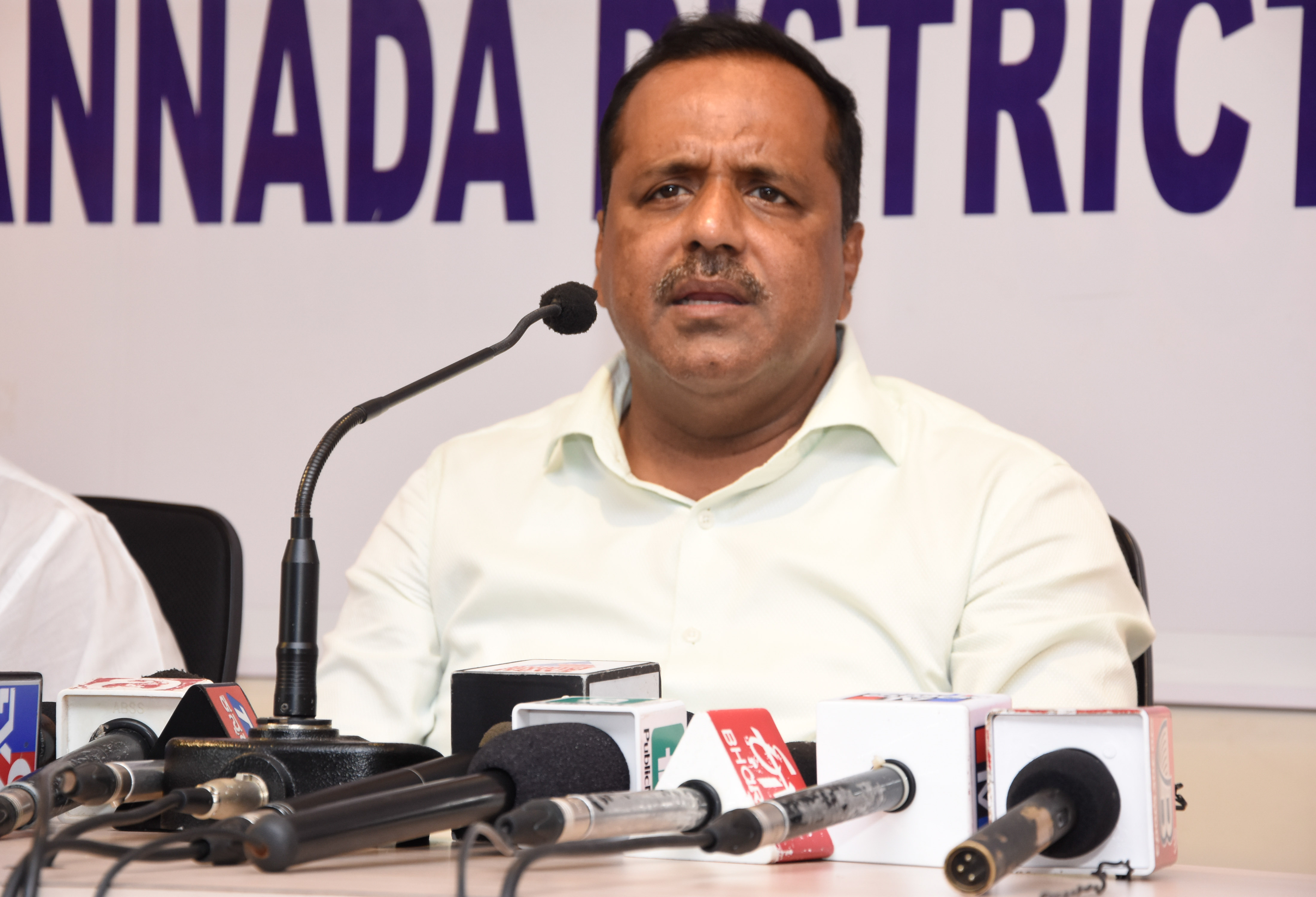 ಪೆಟ್ರೋಲ್, ಡೀಸೆಲ್ ಬೆಲೆ ಇಳಿಸಿ, ಪೂರೈಕೆ ಕಡಿತಗೊಳಿಸಿರುವುದರಿಂದ ಸಮಸ್ಯೆ: ಯು.ಟಿ. ಖಾದರ್