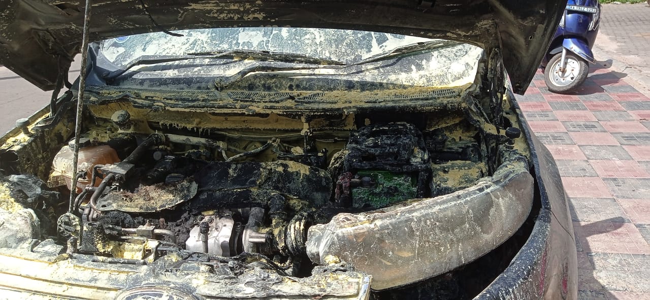 ಮಂಗಳೂರು: ಚಲಿಸುತ್ತಿದ್ದ ಕಾರಿನಲ್ಲಿ ಬೆಂಕಿ ಅವಘಡ
