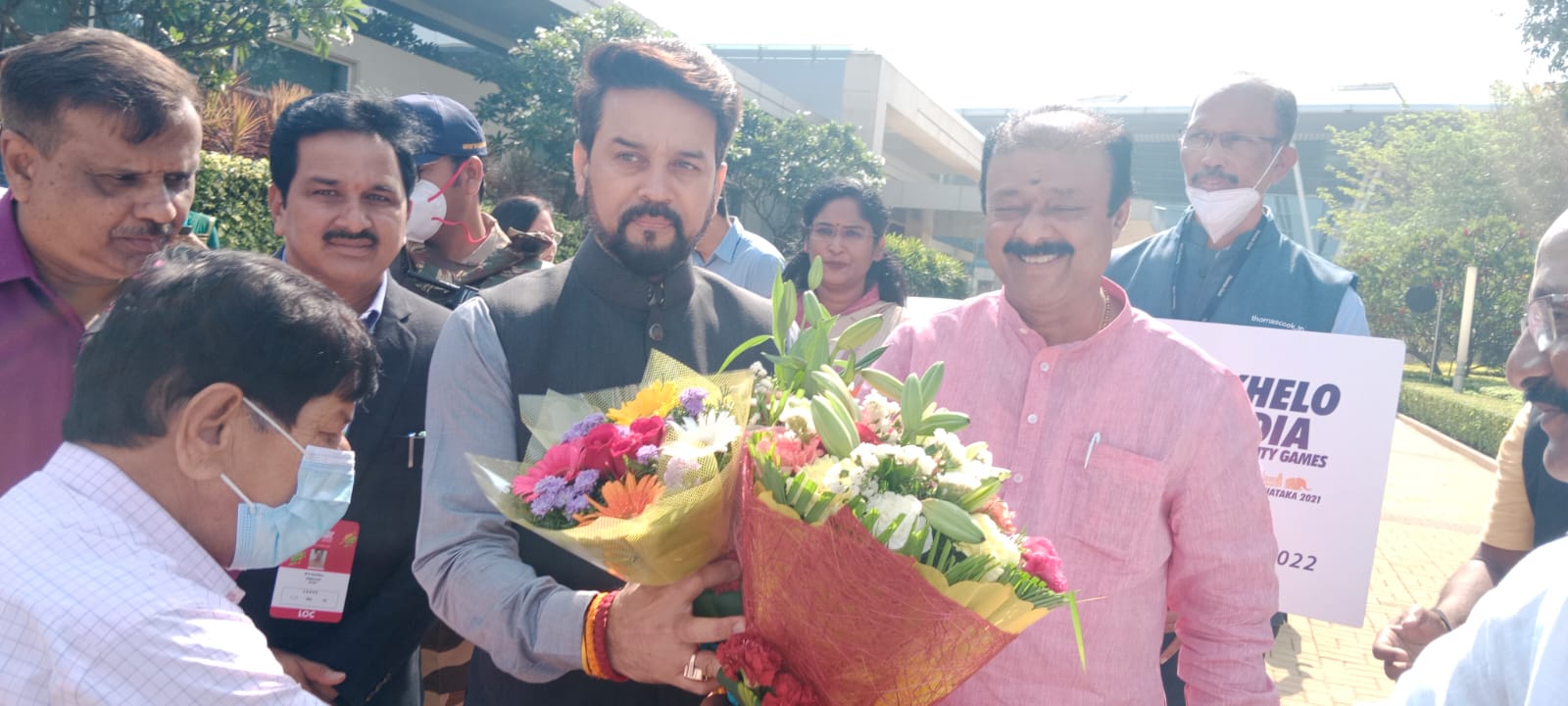ಖೇಲೋ ಇಂಡಿಯಾ ಯೂನಿವರ್ಸಿಟಿ ಗೇಮ್ಸ್: ಬೆಂಗಳೂರಿಗೆ ಆಗಮಿಸಿದ ಕ್ರೀಡಾ ಸಚಿವ ಅನುರಾಗ್ ಠಾಕೂರ್