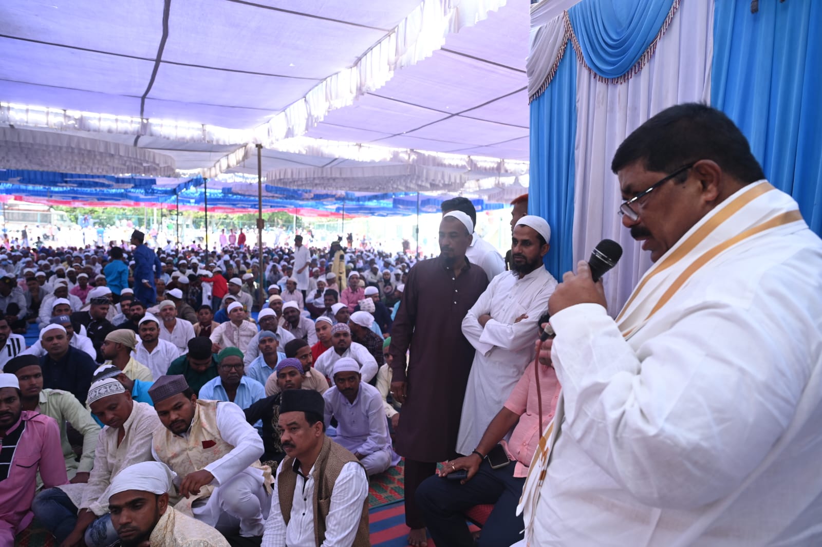 ಈದ್ ಉಲ್ ಫಿತ್ರ್ ಸಾಮೂಹಿಕ ಪ್ರಾರ್ಥನೆಯಲ್ಲಿ ಸಚಿವ ಕೆ.ಗೋಪಾಲಯ್ಯ ಭಾಗಿ: ಶುಭ ಹಾರೈಕೆ