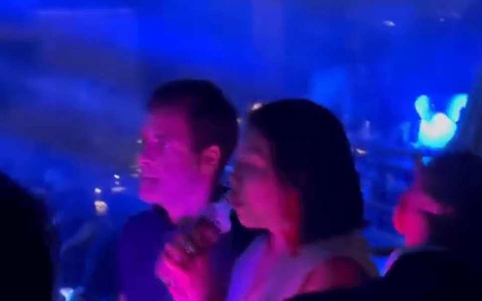 ರಾಹುಲ್ ಗಾಂಧಿ ನೈಟ್ ಕ್ಲಬ್‍ನಲ್ಲಿರುವ ವೀಡಿಯೋ ಟ್ವೀಟ್ ಮಾಡಿದ ಬಿಜೆಪಿ, ಅದರಲ್ಲಿ ತಪ್ಪೇನಿದೆ? ಎಂದ ಕಾಂಗ್ರೆಸ್