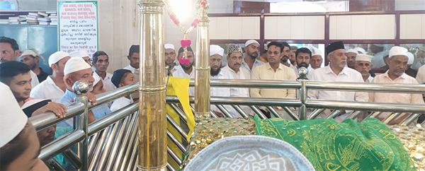 ಈದುಲ್ ಫಿತ್ರ್; ಉಳ್ಳಾಲ ದರ್ಗಾಕ್ಕೆ ಭೇಟಿ ನೀಡಿದ ಕಮಿಷನರ್‌ ಶಶಿಕುಮಾರ್