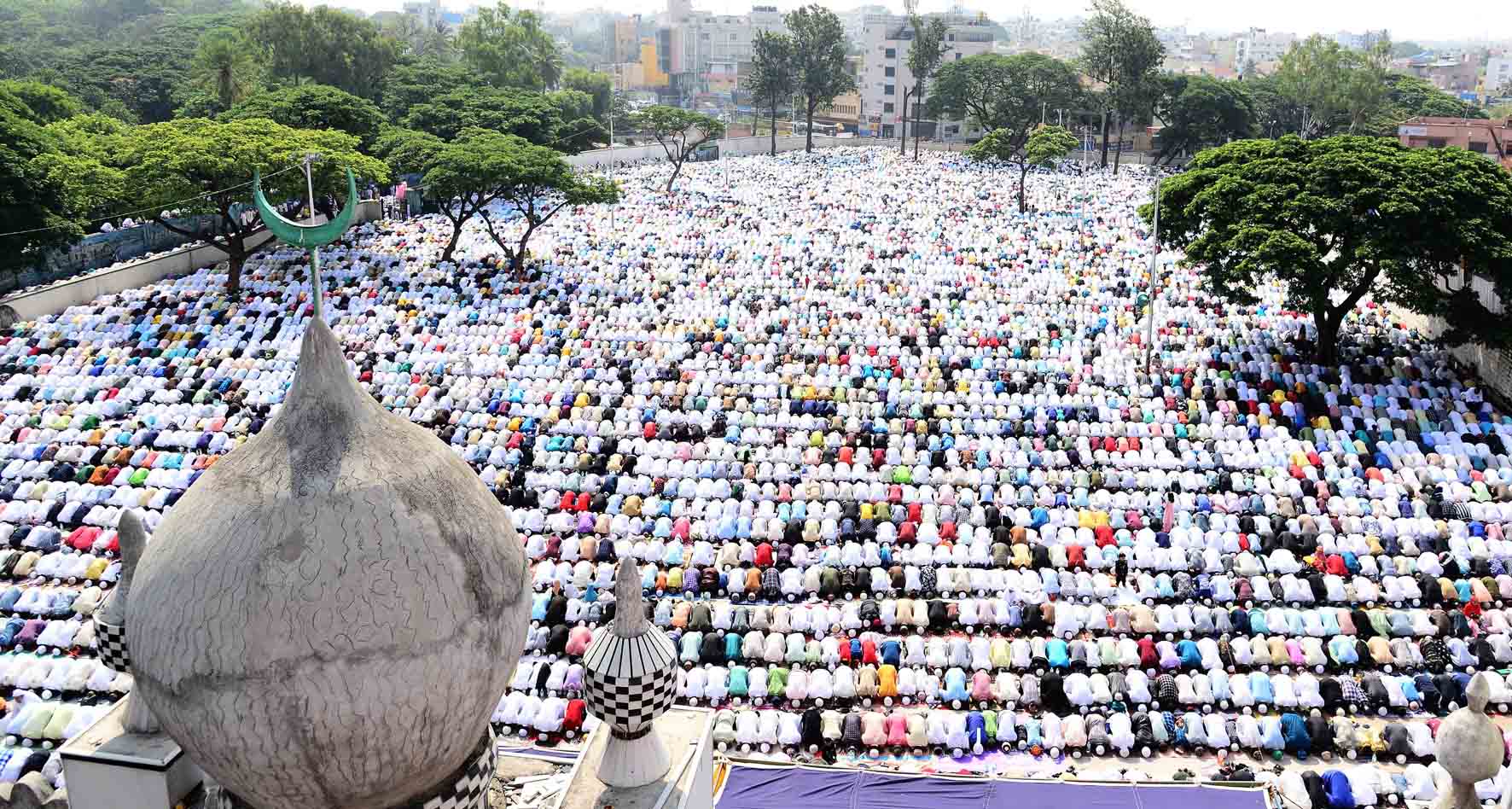 ಬೆಂಗಳೂರು ಸೇರಿದಂತೆ ರಾಜ್ಯಾದ್ಯಂತ ಸಂಭ್ರಮದ ‘ಈದುಲ್ ಫಿತ್ರ್’ ಆಚರಣೆ