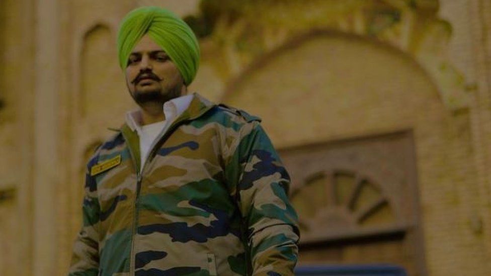 ಸ್ವಗ್ರಾಮದಲ್ಲಿ  ಗಾಯಕ ಸಿಧು ಮೂಸೇವಾಲ ಅಂತ್ಯಕ್ರಿಯೆ, ಸಾವಿರಾರು ಜನರಿಂದ ಅಂತಿಮ ನಮನ