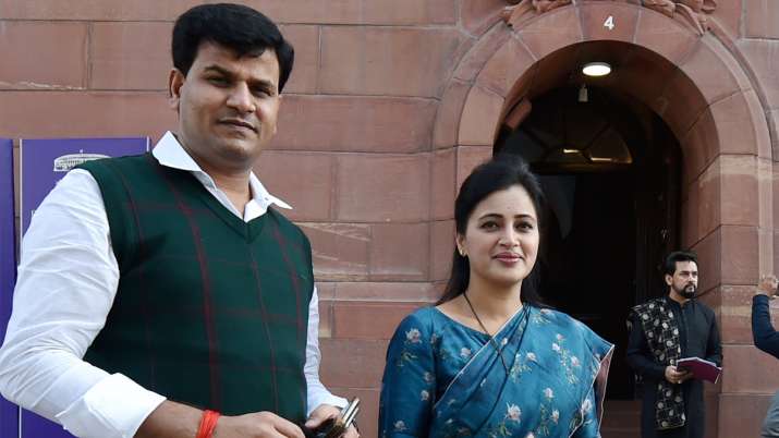 ಹನುಮಾನ್ ಚಾಲೀಸಾ ವಿವಾದ: ರಾಣಾ ದಂಪತಿಗೆ  ಮುಂಬೈ ನ್ಯಾಯಾಲಯ ಜಾಮೀನು