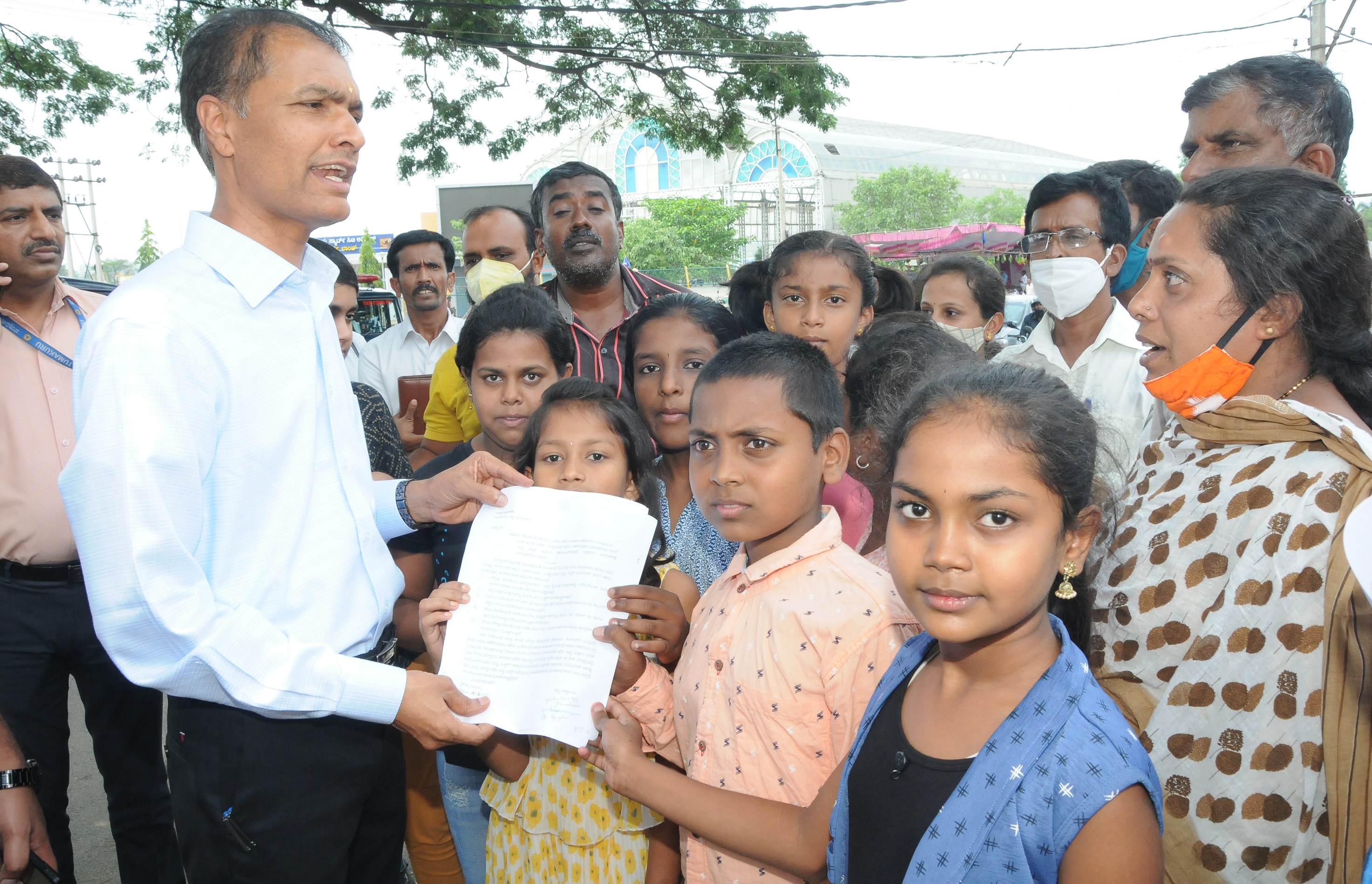 ತುಮಕೂರು| ನವೋದಯ ವಸತಿ ಶಾಲೆ ಪ್ರವೇಶ ಪರೀಕ್ಷೆ ವೇಳೆ ಅಕ್ರಮ ಆರೋಪ: ಮರು ಪರೀಕ್ಷೆಗೆ ಪೋಷಕರ ಒತ್ತಾಯ