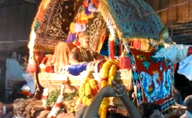 ಮಠದ ಪಲ್ಲಕ್ಕಿ ಸಂಪ್ರದಾಯ ನಿಲ್ಲಿಸಲು ತಮಿಳುನಾಡು ಸರಕಾರದ ಕ್ರಮದಿಂದ ರಾಜಕೀಯ ವಿವಾದ ಸೃಷ್ಟಿ