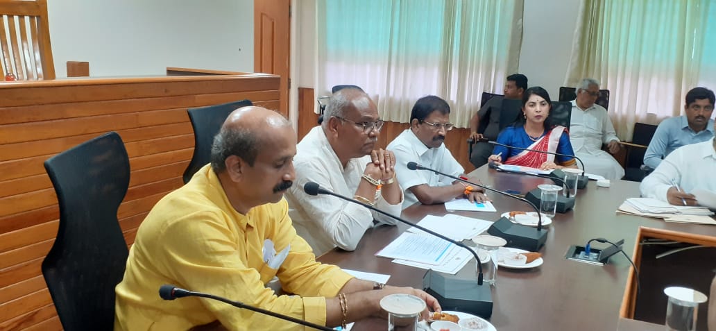 ಮಾನವ- ಕಾಡುಪ್ರಾಣಿಗಳ ಸಂಘರ್ಷಕ್ಕೆ ಪರಿಹಾರ ಹುಡುಕಿ: ಸಚಿವ ಉಮೇಶ್ ಕತ್ತಿ ಸಲಹೆ