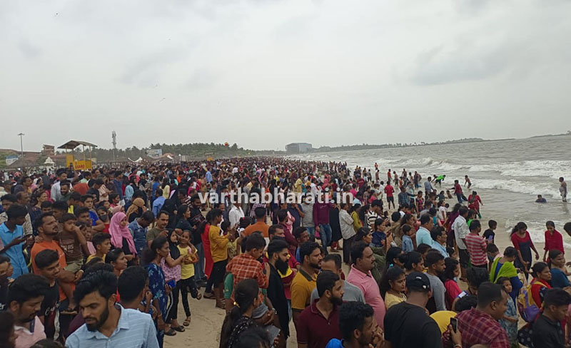 ಮಲ್ಪೆ ಬೀಚ್‌ನಲ್ಲಿ ಪ್ರವಾಸಿಗರ ದಂಡು