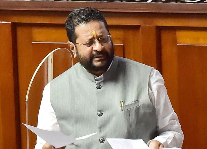 ಸಿದ್ದರಾಮಯ್ಯ ಬಿಟ್ಟರೆ ಕಾಂಗ್ರೆಸ್‍ನಲ್ಲಿರೋ ಎಲ್ಲರೂ ಗೂಂಡಾಗಳೇ: ಶಾಸಕ ಯತ್ನಾಳ್