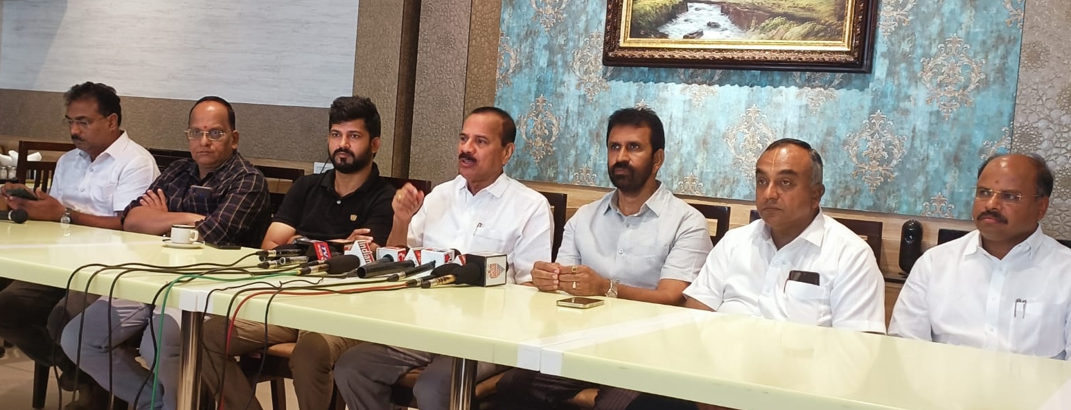 ಹದಿನೈದು ವರ್ಷದಿಂದ ಸಾಹಿತ್ಯ ಬರೆಯದ ಕಾಂಗ್ರೆಸ್ ಉಪಕೃತ ಸಾಹಿತಿಗಳಿಂದ ಸಮಸ್ಯೆ ಸೃಷ್ಟಿ : ಪ್ರತಾಪ್ ಸಿಂಹ