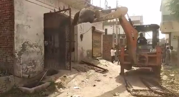 ಪ್ರವಾದಿ ನಿಂದನೆ ವಿರೋಧಿ ಪ್ರತಿಭಟನೆಯಲ್ಲಿ ಹಿಂಸಾಚಾರ: ಬುಲ್ಡೋಝರ್‌ ಬಳಸಿ ಆರೋಪಿಗಳ ಮನೆ ಧ್ವಂಸಗೊಳಿಸಿದ ಉ.ಪ್ರ ಸರ್ಕಾರ