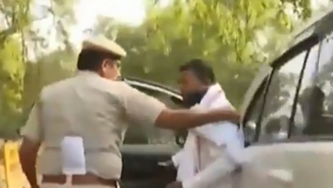 ಪಲಾಯನವಾದವೇ ಇವರ ಬಂಡವಾಳ: ಪೊಲೀಸರಿಂದ ತಪ್ಪಿಸಿಕೊಳ್ಳುವ ಯುವ ಕಾಂಗ್ರೆಸ್ ಅಧ್ಯಕ್ಷರ ವಿಡಿಯೋ ಹಂಚಿಕೊಂಡ ಬಿಜೆಪಿ