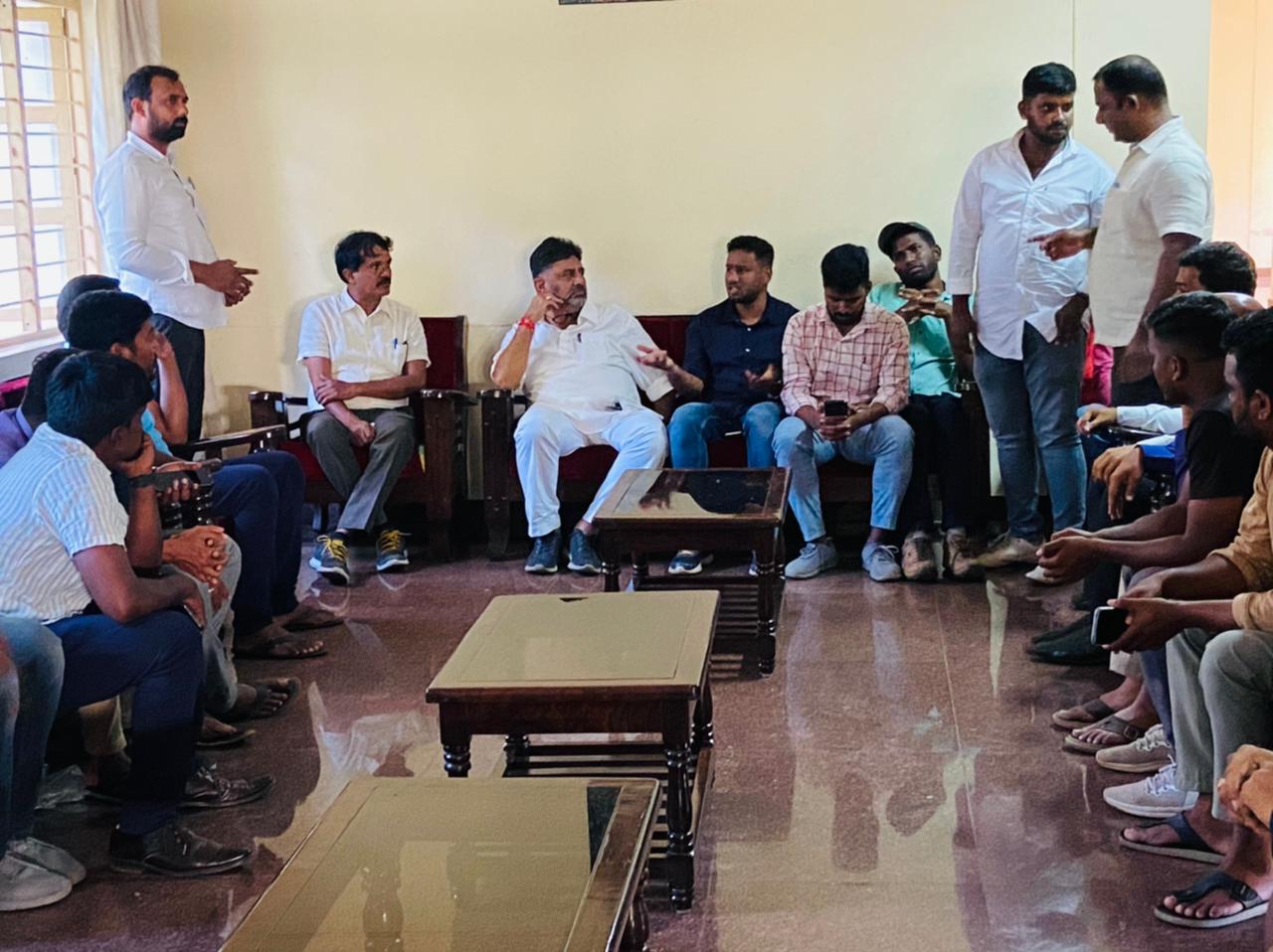 ಬೆಂಗಳೂರು ವಿವಿಯಲ್ಲಿ ವಿದ್ಯಾರ್ಥಿ ನಾಯಕರನ್ನು ಚಿವುಟಿ ಹಾಕುವ ಪ್ರಯತ್ನ ನಡೆಯುತ್ತಿದೆ: ಡಿ.ಕೆ.ಶಿವಕುಮಾರ್