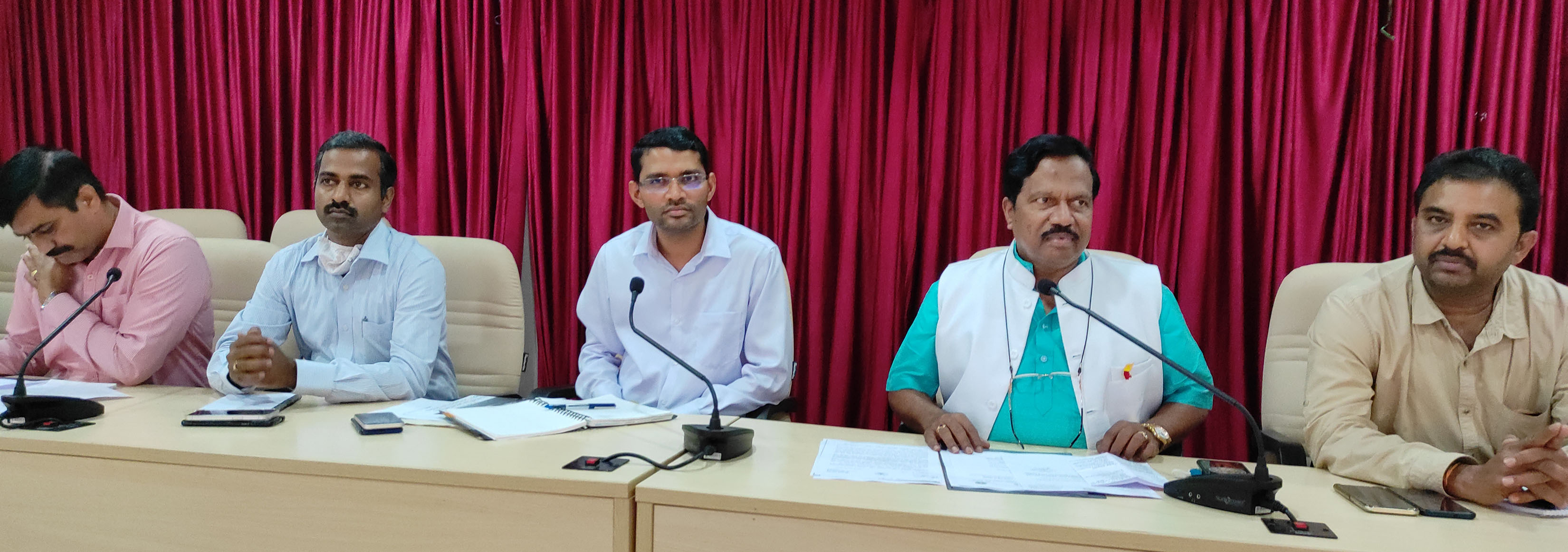 ಉಡುಪಿ ಜಿಲ್ಲೆಯ ಎಲ್ಲಾ ಸರಕಾರಿ ಕಚೇರಿಗಳಲ್ಲಿ ಶೇ.100ರಷ್ಟು ಕನ್ನಡ ಅನುಷ್ಠಾನಗೊಳ್ಳಬೇಕು: ಟಿ.ಎಸ್. ನಾಗಾಭರಣ ಸೂಚನೆ