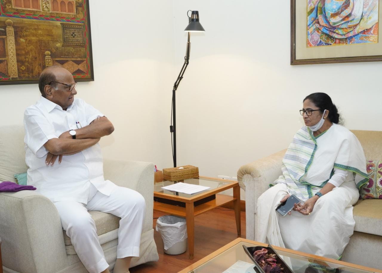 ರಾಷ್ಟ್ರಪತಿ ಚುನಾವಣೆ ಹಿನ್ನೆಲೆ: ಶರದ್ ಪವಾರ್ ಅವರನ್ನು ಭೇಟಿಯಾದ ಮಮತಾ ಬ್ಯಾನರ್ಜಿ
