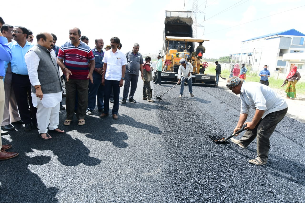 ನಗರದ ವಿವಿಧ ಕಾಮಗಾರಿಗಳ ದಿಢೀರ್ ಪರಿಶೀಲನೆ ಮಾಡಿದ ಸಿಎಂ ಬಸವರಾಜ ಬೊಮ್ಮಾಯಿ