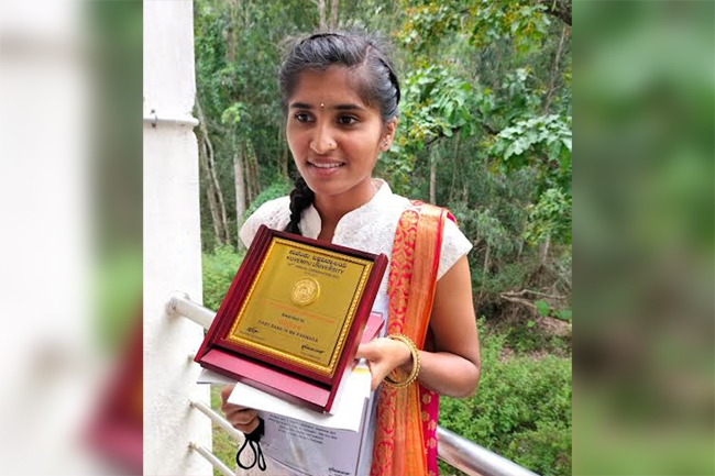 ಕುವೆಂಪು ವಿವಿ ಘಟಿಕೋತ್ಸವ; ಸರ್ಕಾರಿ ಶಾಲೆಯಲ್ಲಿ ಓದಿದ ದಿವ್ಯಾಗೆ 11 ಚಿನ್ನದ ಪದಕ