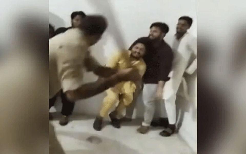 ಹಿಂಸಾಕೋರರಿಗೆ ರಿಟರ್ನ್ ಗಿಫ್ಟ್ ವಿಡಿಯೋ ವೈರಲ್: ತನಗೆ ಮಾಹಿತಿಯಿಲ್ಲ ಎಂದ ಸಹರಣಪುರ ಎಸ್‌ಪಿ