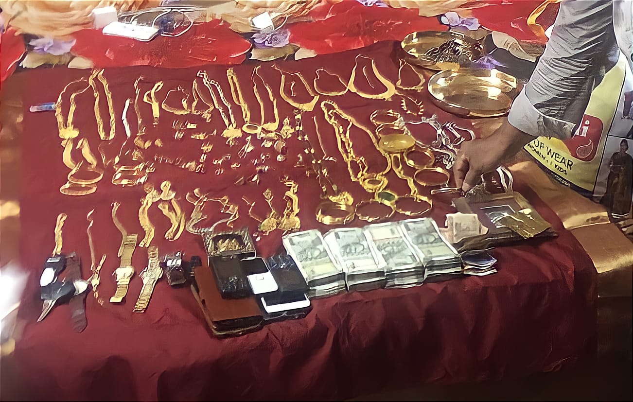 ಎಸಿಬಿ ದಾಳಿ | ಉಡುಪಿಯ ಸಣ್ಣ ನೀರಾವರಿ ಇಲಾಖೆ ಸಹಾಯಕ ಇಂಜಿನಿಯರ್ ಮನೆಯಲ್ಲಿ ಅಪಾರ ಚಿನ್ನಾಭರಣ ಪತ್ತೆ! ಎಸಿಬಿ ದಾಳಿ | ಉಡುಪಿಯ ಸಣ್ಣ ನೀರಾವರಿ ಇಲಾಖೆ ಸಹಾಯಕ ಇಂಜಿನಿಯರ್ ಮನೆಯಲ್ಲಿ ಅಪಾರ ಚಿನ್ನಾಭರಣ ಪತ್ತೆ!