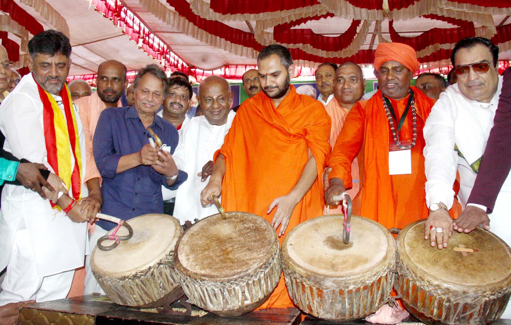 VIDEO- ಪರಿಷ್ಕೃತ ಪಠ್ಯ ವಾಪಸ್ಸಿಗೆ ಒತ್ತಾಯಿಸಿ ಒಂದಾದ ಕರ್ನಾಟಕ