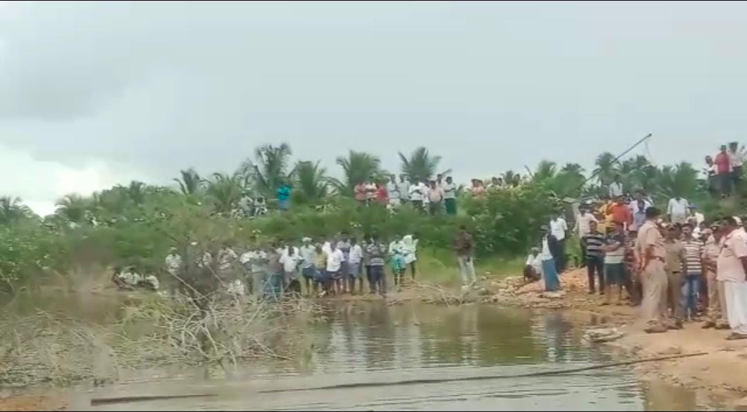 ಕೆರೆಯಲ್ಲಿ ಈಜಲು ಹೋಗಿದ್ದ ಮೂವರು ಯುವಕರು ನೀರು ಪಾಲು