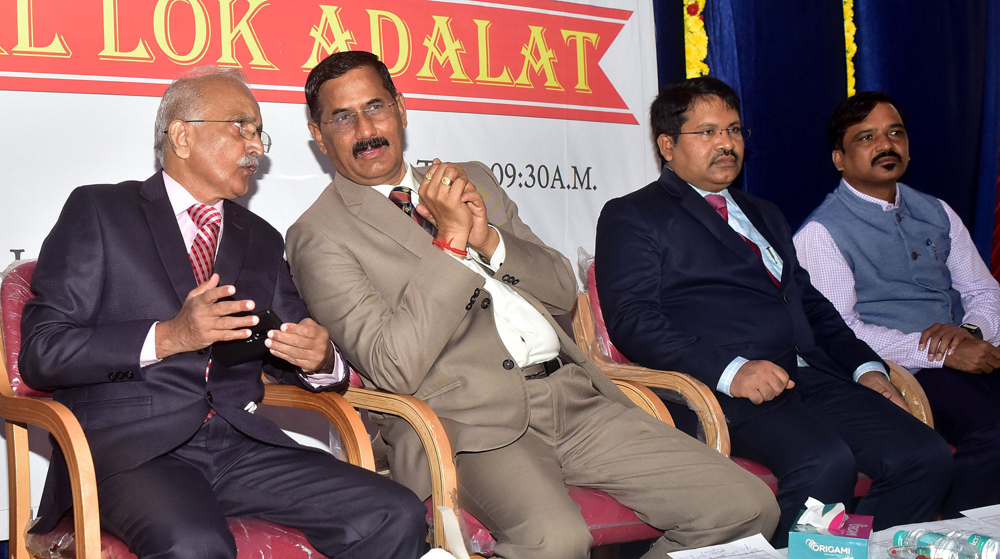 ರಾಷ್ಟ್ರೀಯ ಲೋಕ್ ಅದಾಲತ್‍ನಲ್ಲಿ 215 ಪ್ರಕರಣಗಳು ಇತ್ಯರ್ಥ