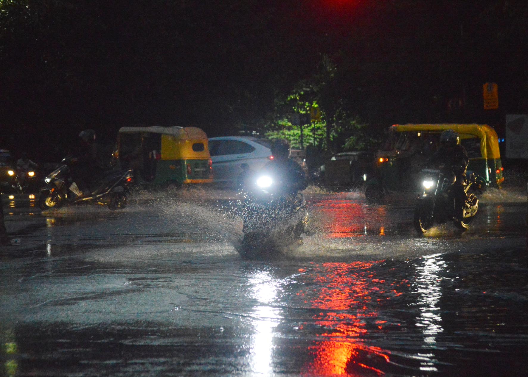 ಇನ್ನೆರಡು ದಿನ ಭಾರೀ ಮಳೆ ಸಾಧ್ಯತೆ: ಕರಾವಳಿ ಜಿಲ್ಲೆಗಳಿಗೆ ಆರೆಂಜ್ ಅಲರ್ಟ್