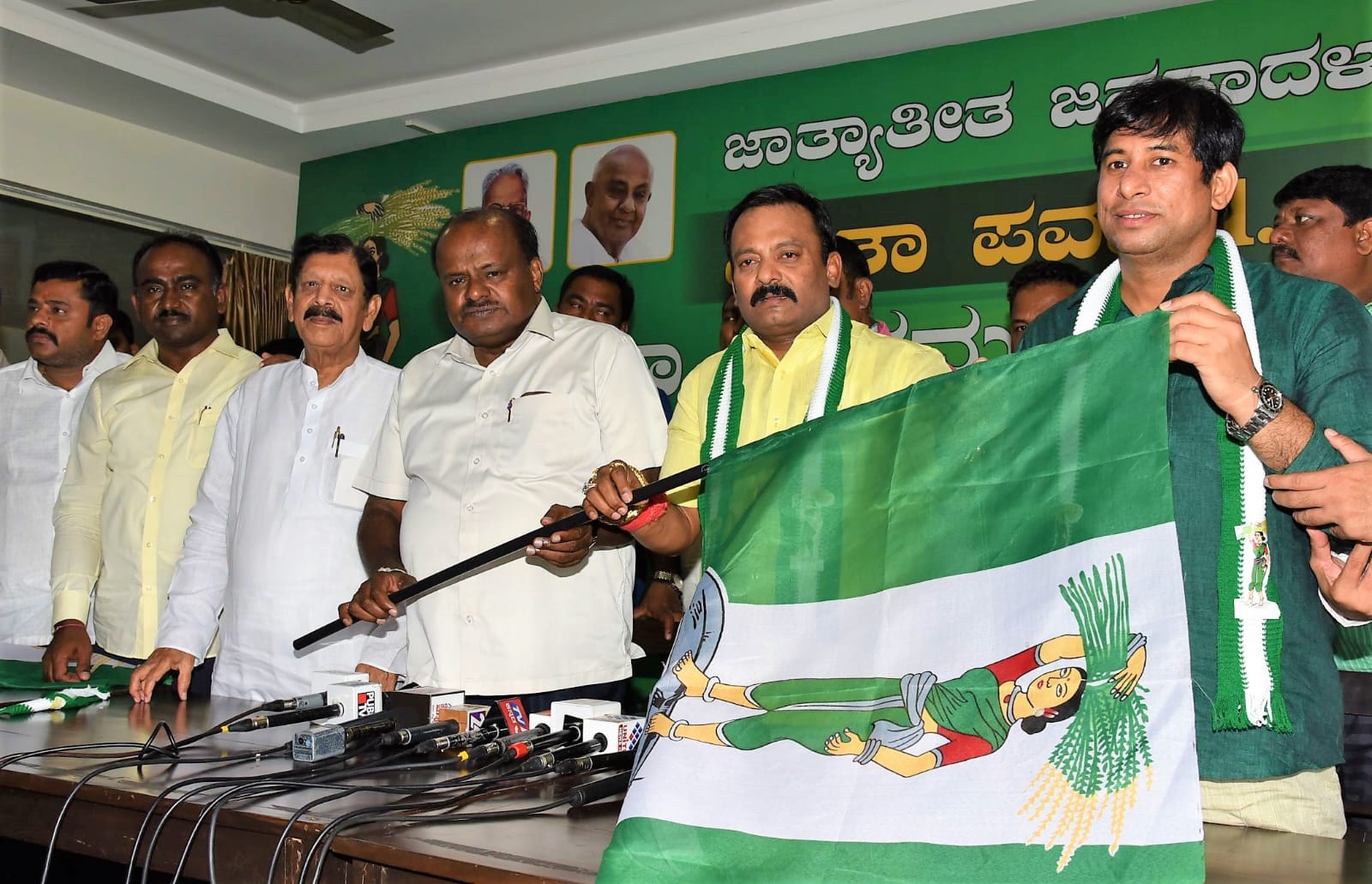 ಜೆಡಿಎಸ್ ಪಕ್ಷಕ್ಕೆ ಅಟ್ಟಿಕಾ ಬಾಬು ಸೇರ್ಪಡೆ