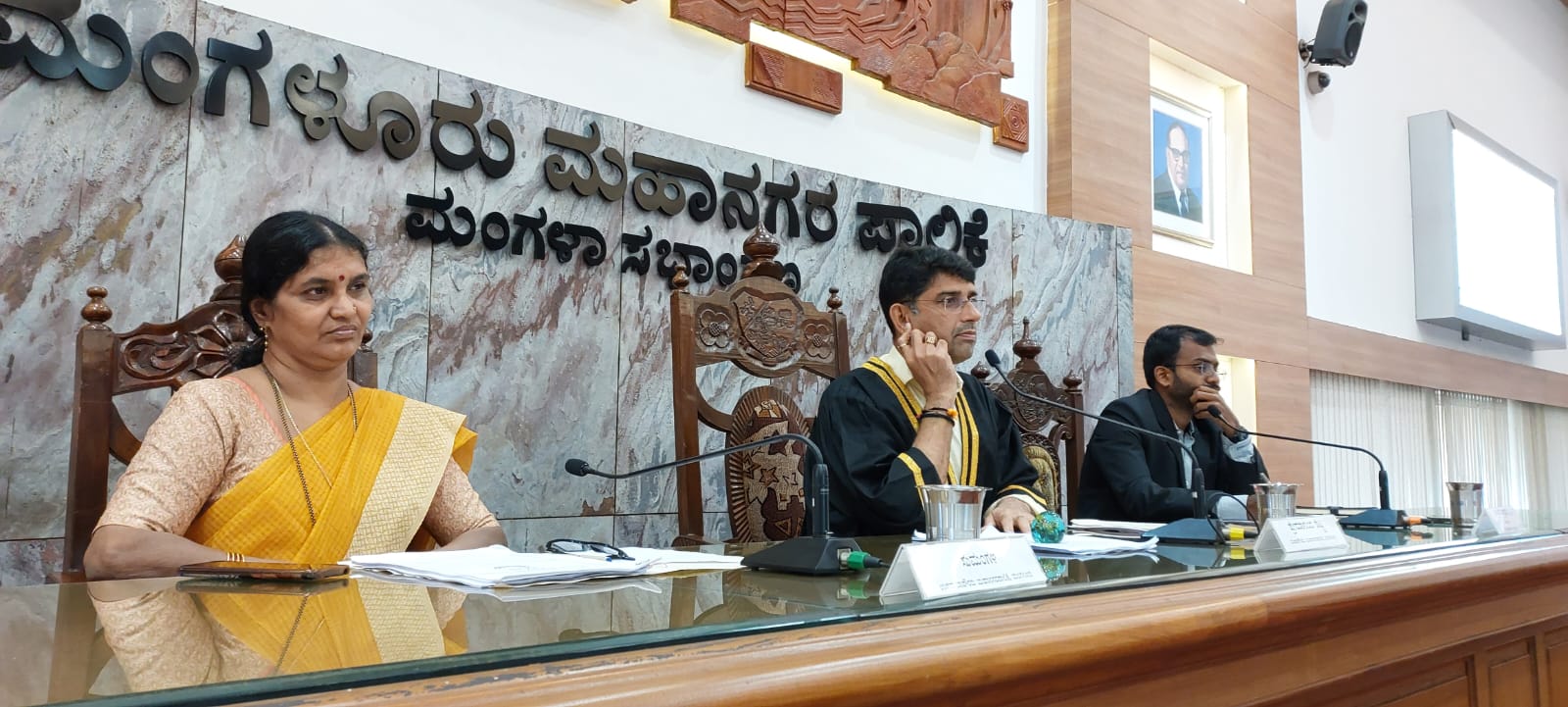 ಪಾಲಿಕೆ ಸದಸ್ಯರ ಅನುದಾನದಲ್ಲಿ ತಾರತಮ್ಯ ಆರೋಪ; ಮನಪಾ ಸಾಮಾನ್ಯ ಸಭೆಯಲ್ಲಿ ಪ್ರತಿಪಕ್ಷದಿಂದ ಧರಣಿ